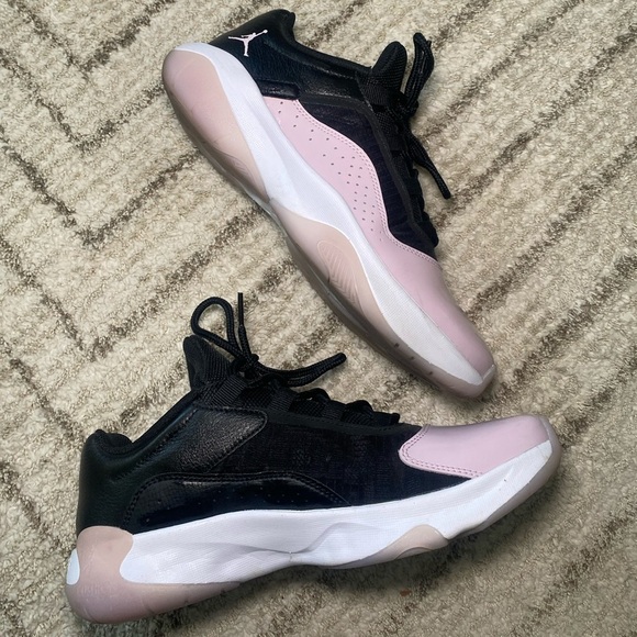 Women’s Air Jordan 11 CMFT Low Black and Lavender Sneakers Size 9 - Picture 6 of 11